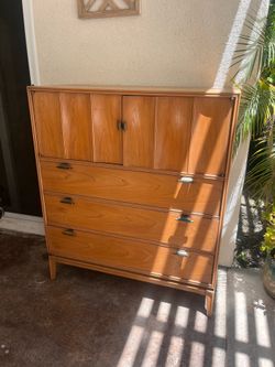 Mid century modern five drawer dresser