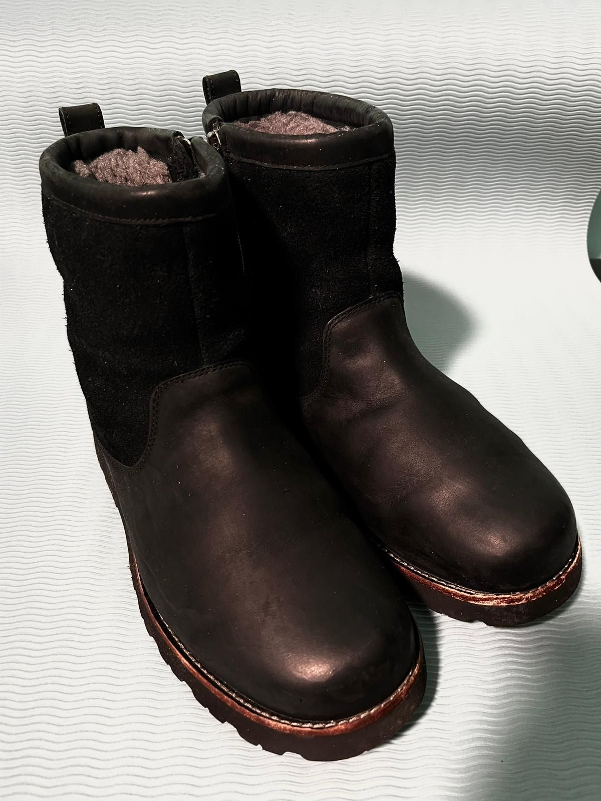 UGG men display picture 3