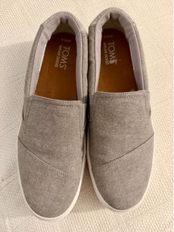 Tom’s wear Good size 7.5 woman’s