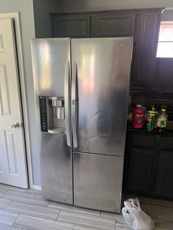 36″ LG LSXS26366S 26 Cu. Ft. Side by Side Refrigerator 700 OBO
