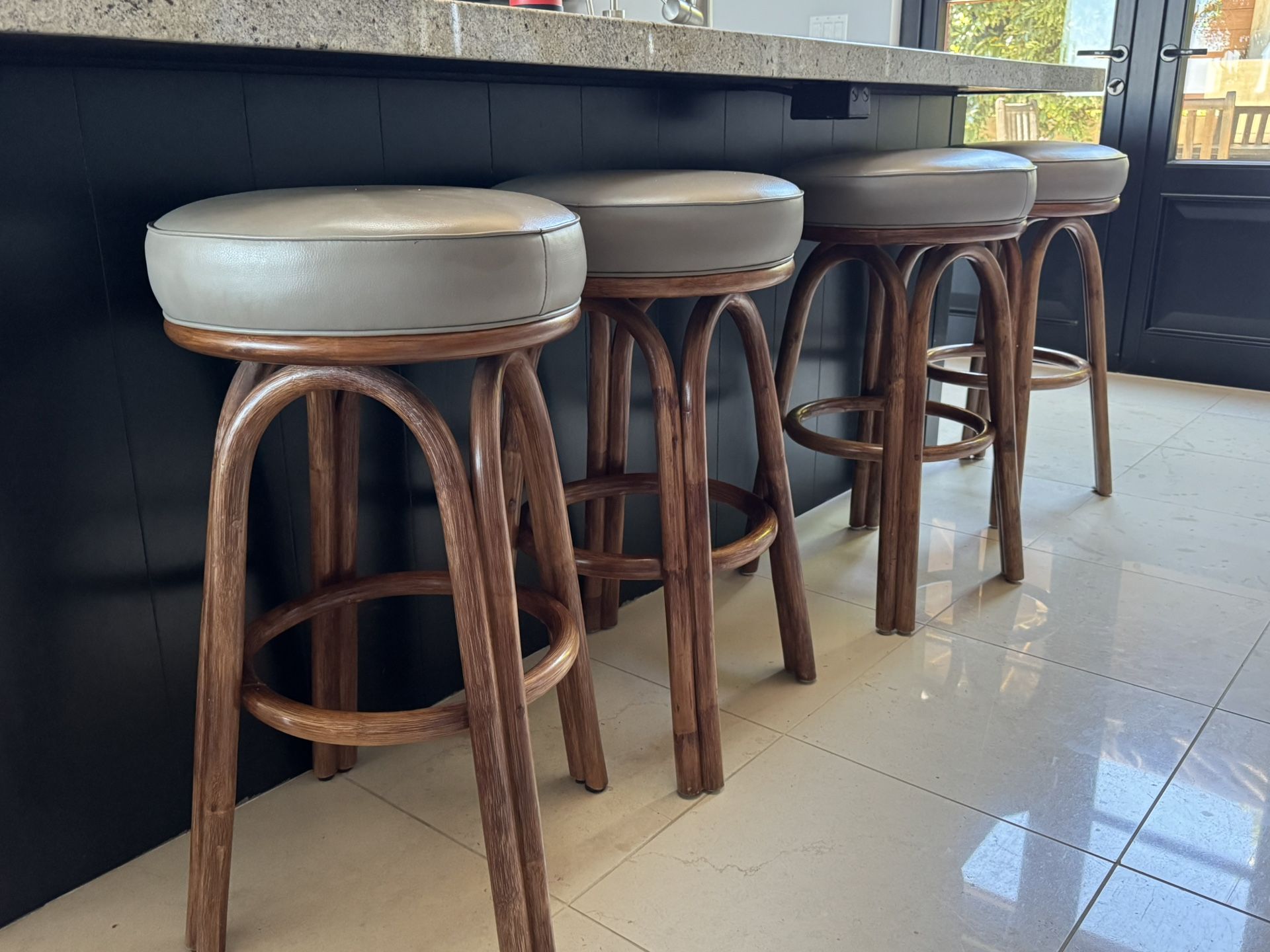 4 Bar Stools 