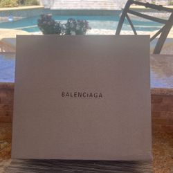 Stunning Purse Grey New With Box And Dust bag 