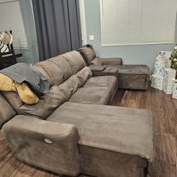 4-seat power reclining couch