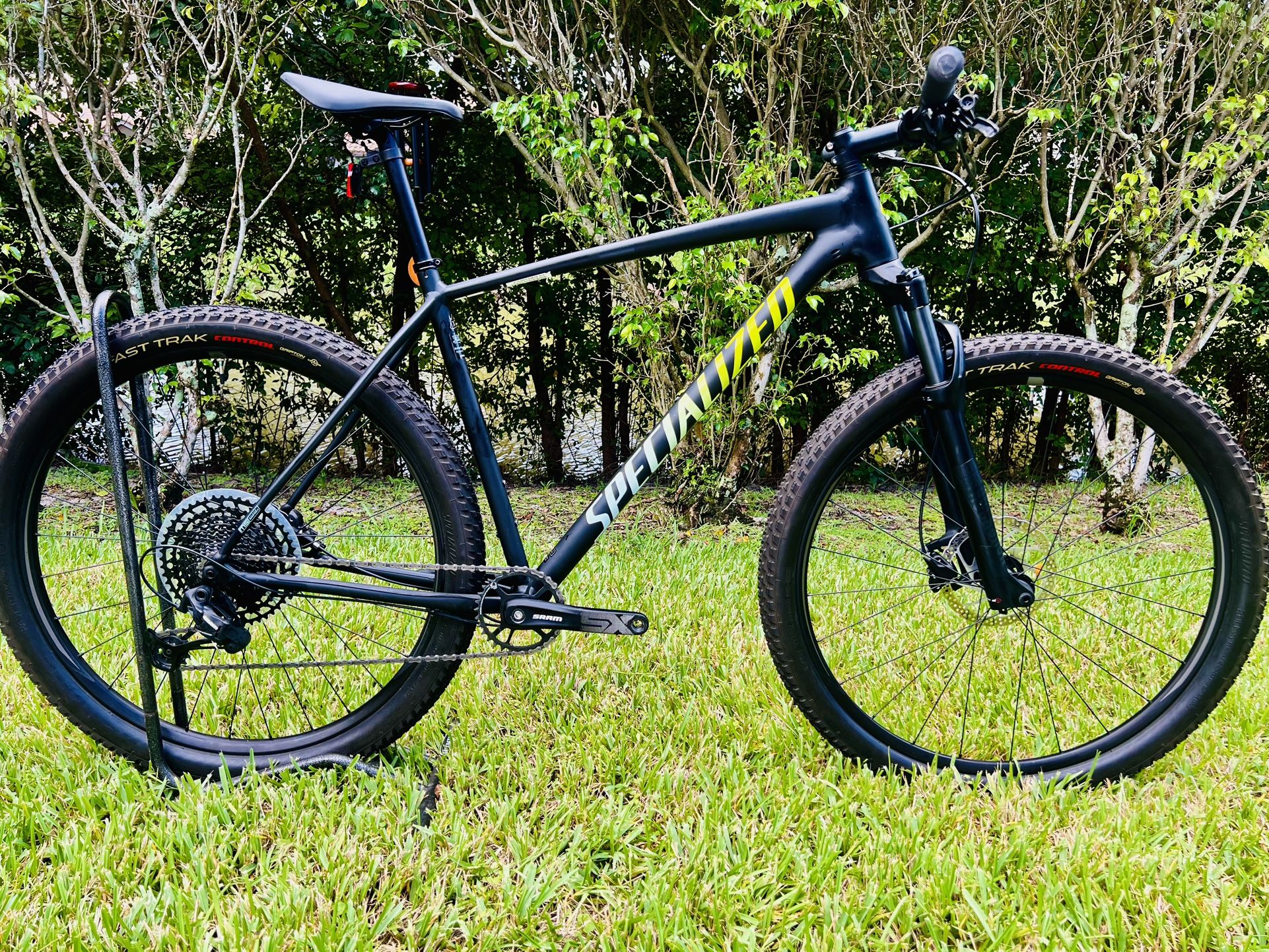 MOUNTAIN BIKE SPRCIALIZED CHISEL 12 Speed Sram XL Size 29er