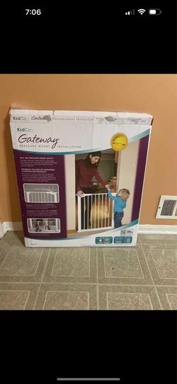 kidsco Gateway pressure baby Gate. brand new