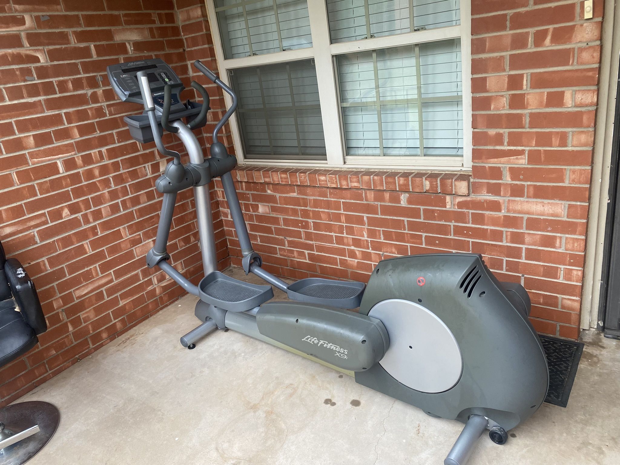 Life Fitness X9i Eliptical Machine