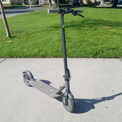 Escooter WITH CHARGER! 21MPH Top Speed