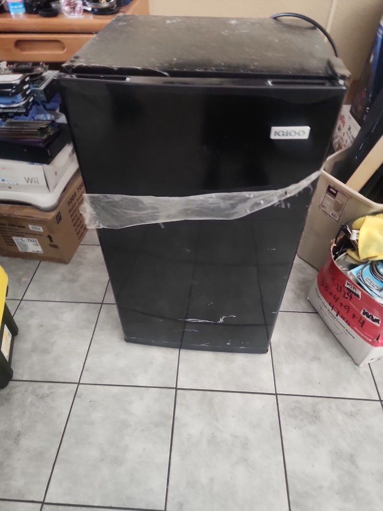 Mini fridge