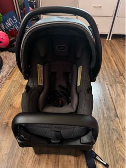 Evenflo pivot car seat and base