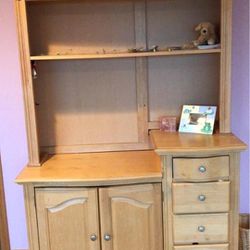 Baby Changing Table And Hutch