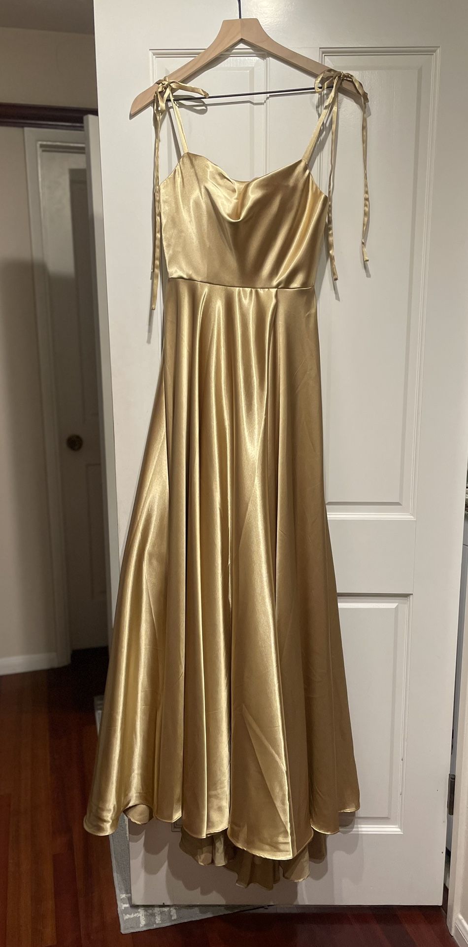 Formal Dress ~ New  ~  Size 4