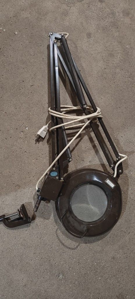 Magnifying Lamp