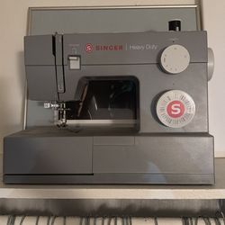 Singer heavy duty sewing machine