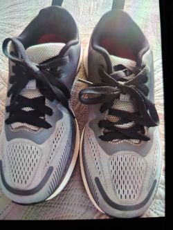 Vendo bonitos tenis  zize 7 para hombre