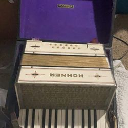 1930’s Hohner Student Model Accordion Beautiful Condition 