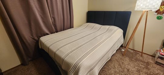 Queen Bed Set With Sierra Comfort Matress.
