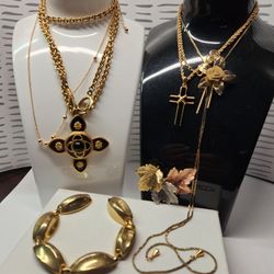 #2425, VICTORIAN  GOLD PLATED LOT , NECKLACES, BRACELET, BROOCH 