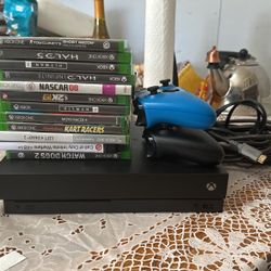 Xbox One X 1tb 2 Controllers 12 Games