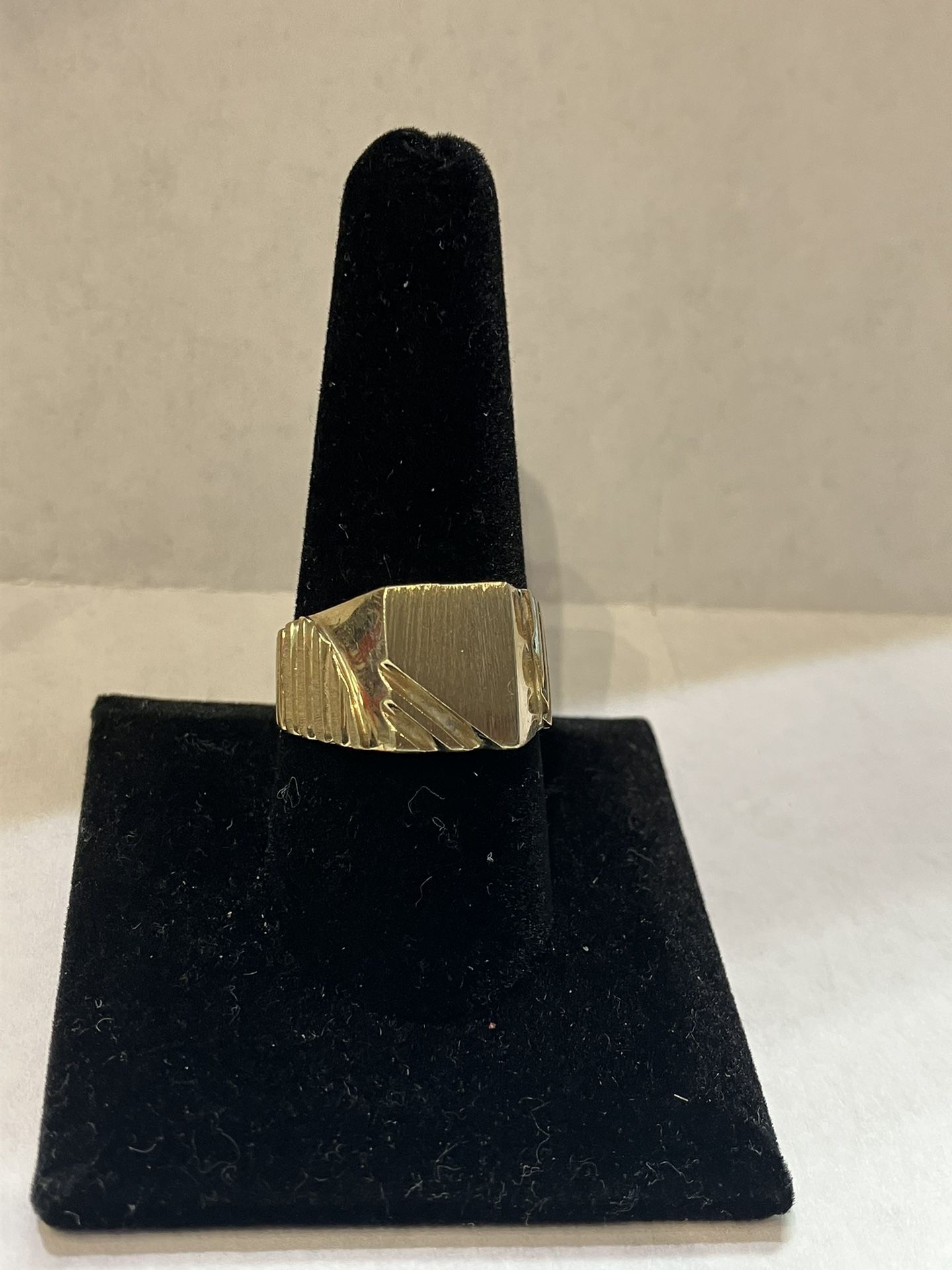 10k Gold Ring #109756-2 MJ