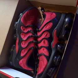 University, Red Black Vapor Maxes