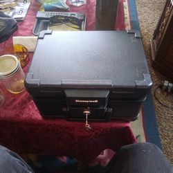 Honeywell Safe With Keys