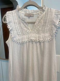 Loft sleeveless crocheyed blouse - M