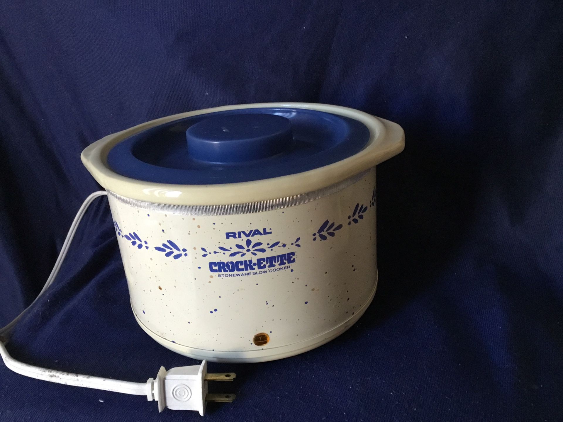 Rival Crock-ette  Slow Cooker Crock Pot  ( Fondue )  3 Pieces