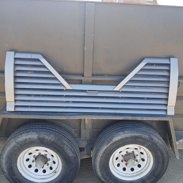 Tailgate  Gooseneck Truck