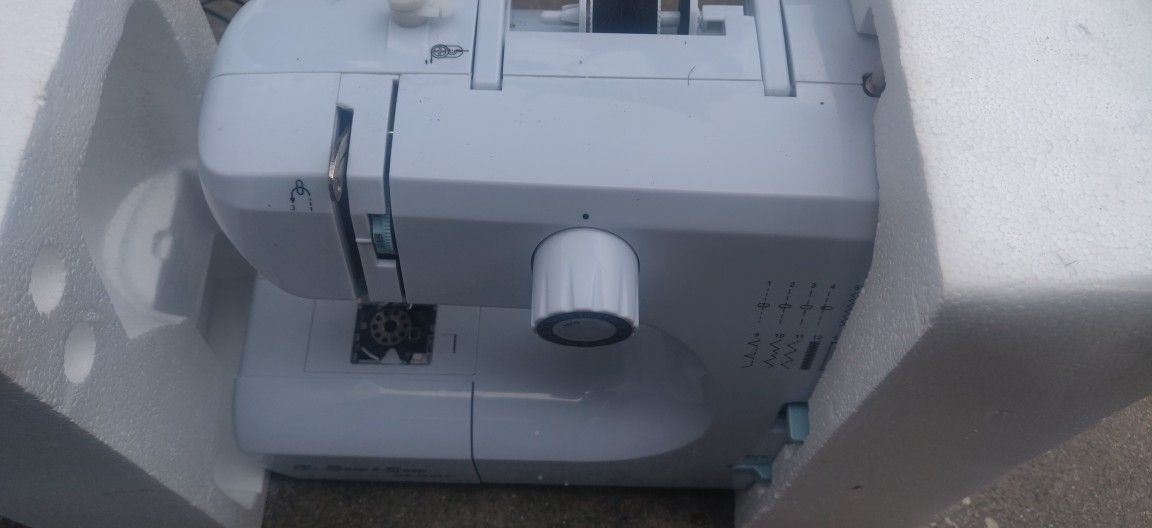 Desktop Sewing Machine