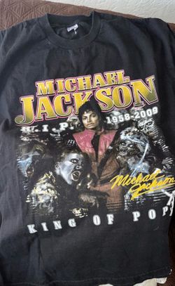 Thriller Michael Jackson T-shirt size extra large, but more like a 2x -3X