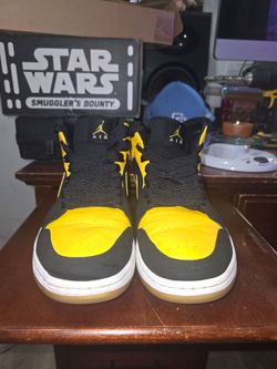 Air Jordan 1 Mid New Love Black Varsity Yellow Men's Size 12 Authentic
