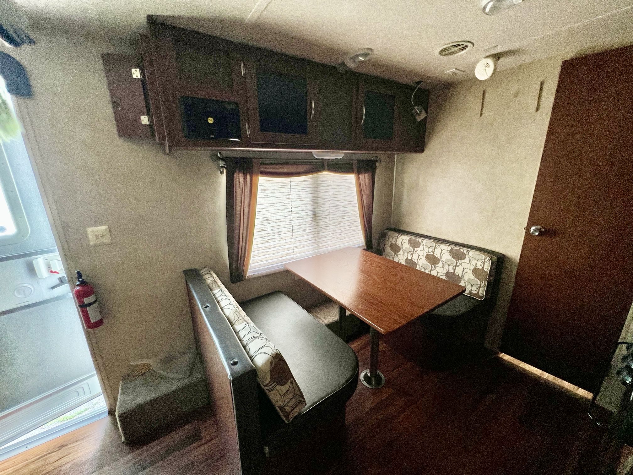 2014 Forest River RV Travel Trailer -Wildwood X-Lite 241QBXL -GREAT CONDITION.