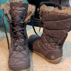 Women Columbia Boots Size 7.5 