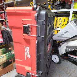 Milwaukee
PACKOUT 38in. Rolling Modular Tool Chest