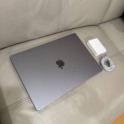 MacBook Pro 16-inch (2023, M2 Max Chip, 96GB, 8TB SSD)