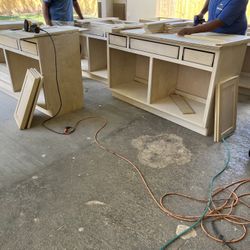 Custom Kitchen Cabinets 