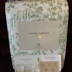 Laura Ashley - king Quilt Set, Soft & Reversible Cotton Floral Bedding