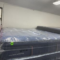 KING SIZE STEARNS & FOSTER LUX ESTATE PILLOW TOP MATTRESS & BOX SPRINGS BED SET
