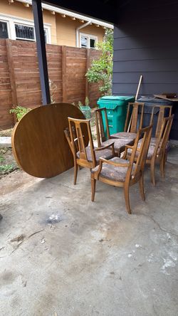 Dining room table