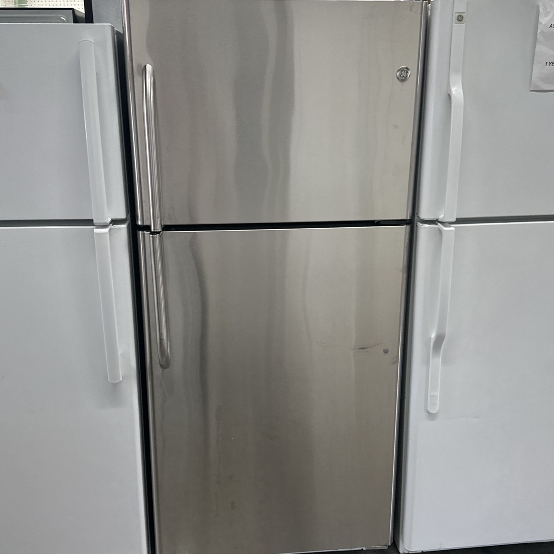 30” Ge Stainless Steel Top Freezer Refrigerator  