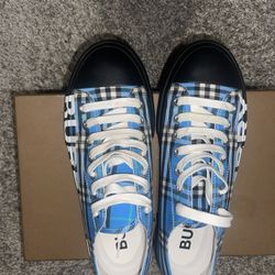 Low-Top Burberry Shoes