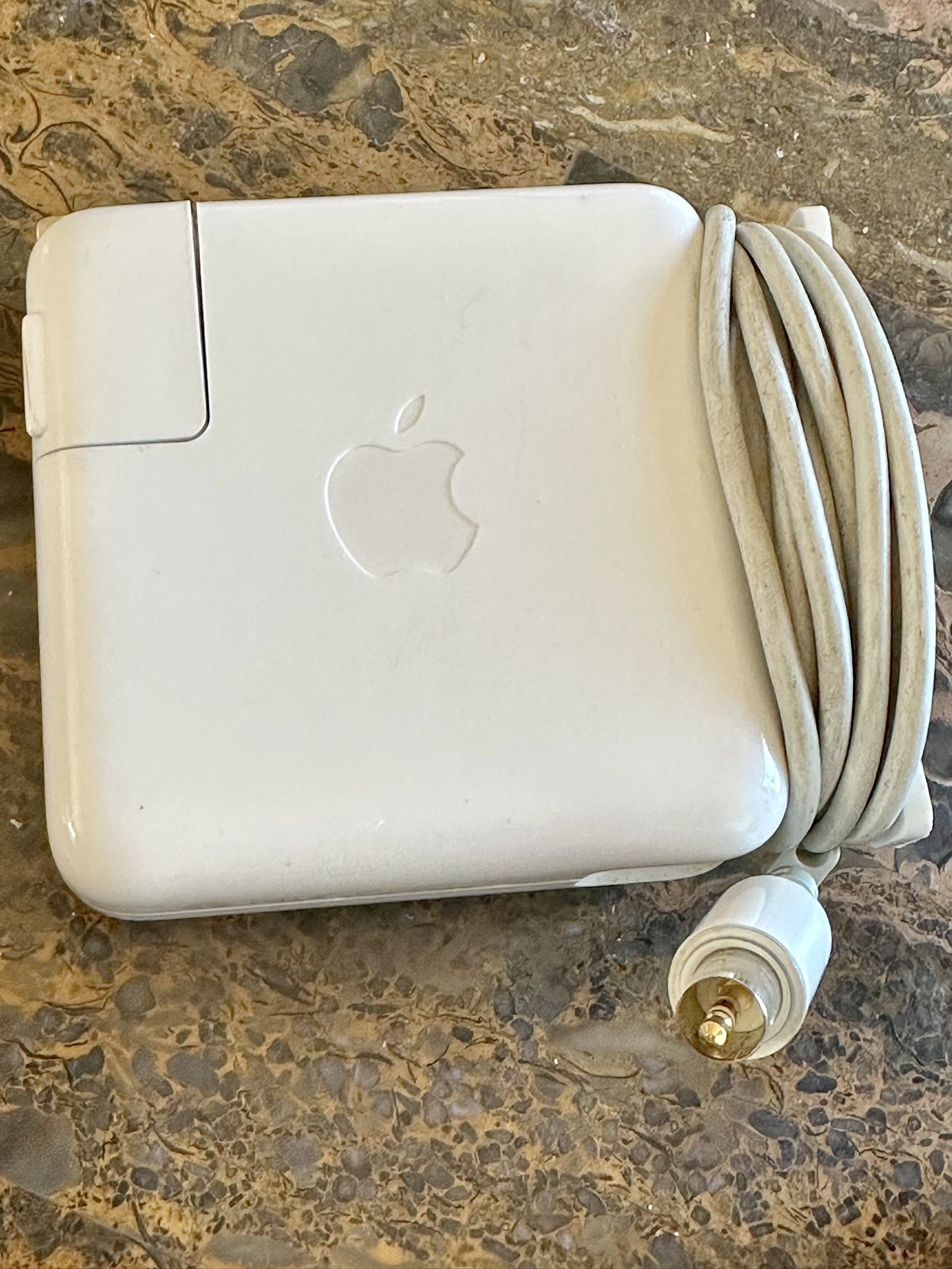Apple Laptop Charger With Round Plug 45 W  A1036