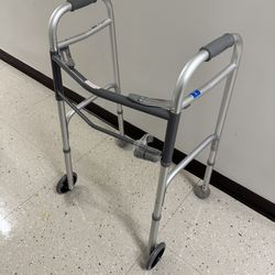 Walker w/ wheels
