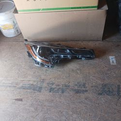 2020-2022 Toyota Corolla Headlight RH OEM 