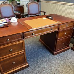 Executive Desk Set