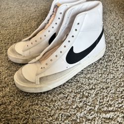 Nikes Size 6