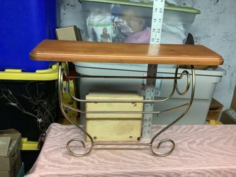 Wall hanging shelf