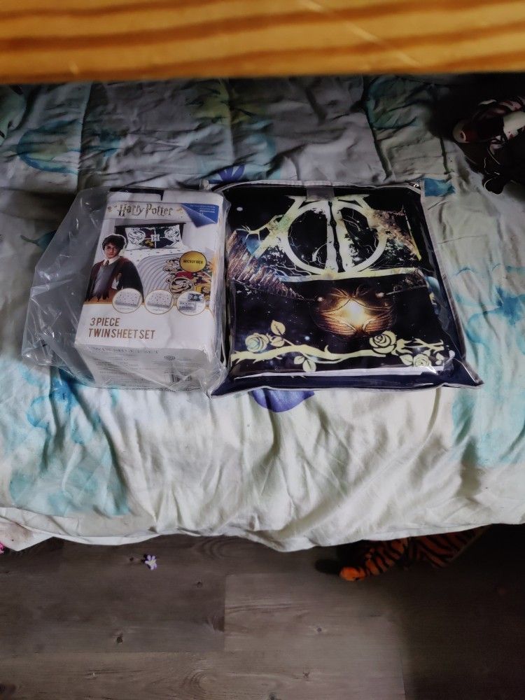 Harry Potter 3 Piece Sheet Set, And Blanket Cover.