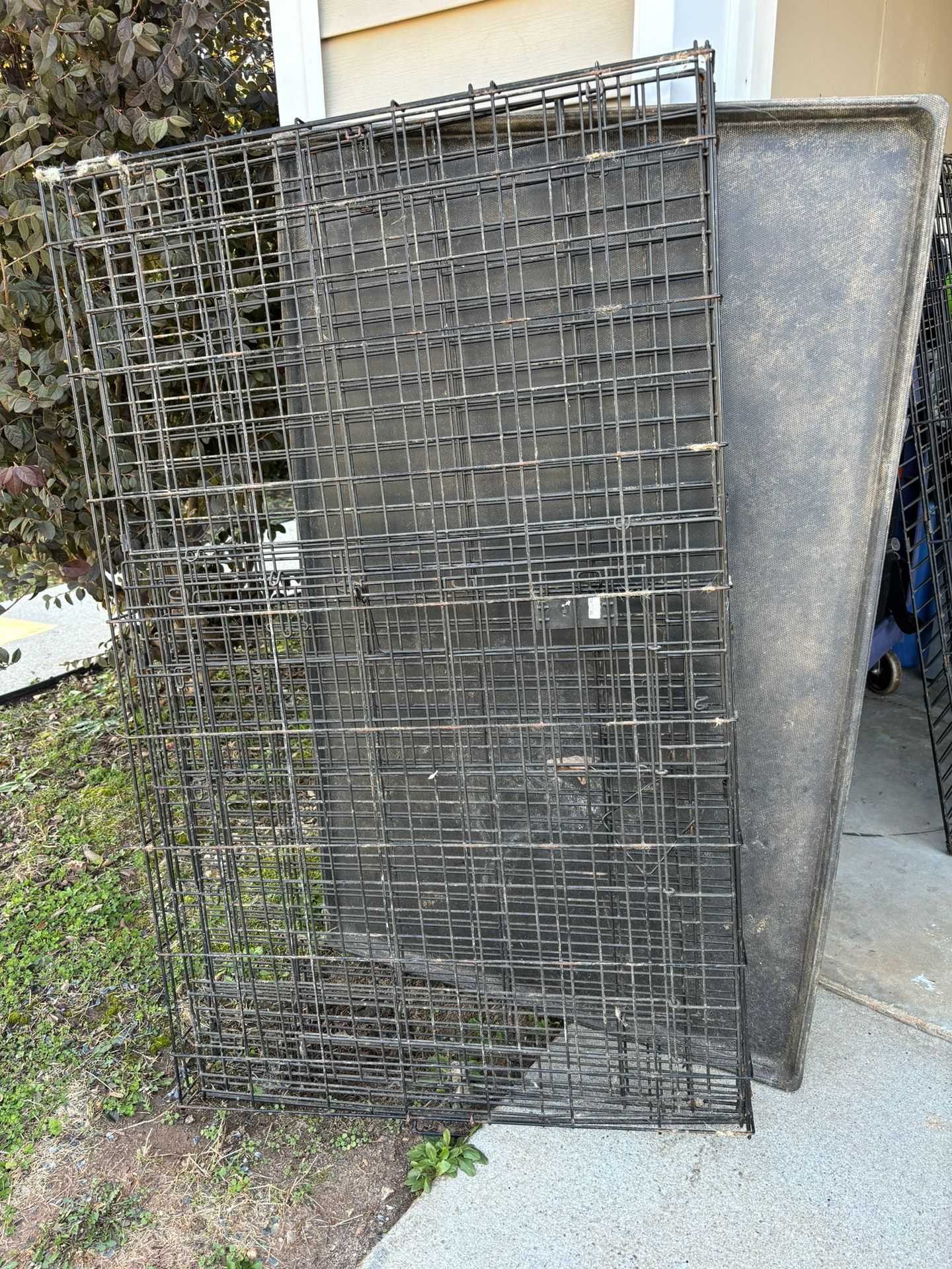 X-Large Dog Kennel w/ tray