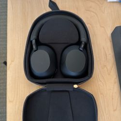 Sony WH-1000XM5 Wireless Noise Cancelling Headphones